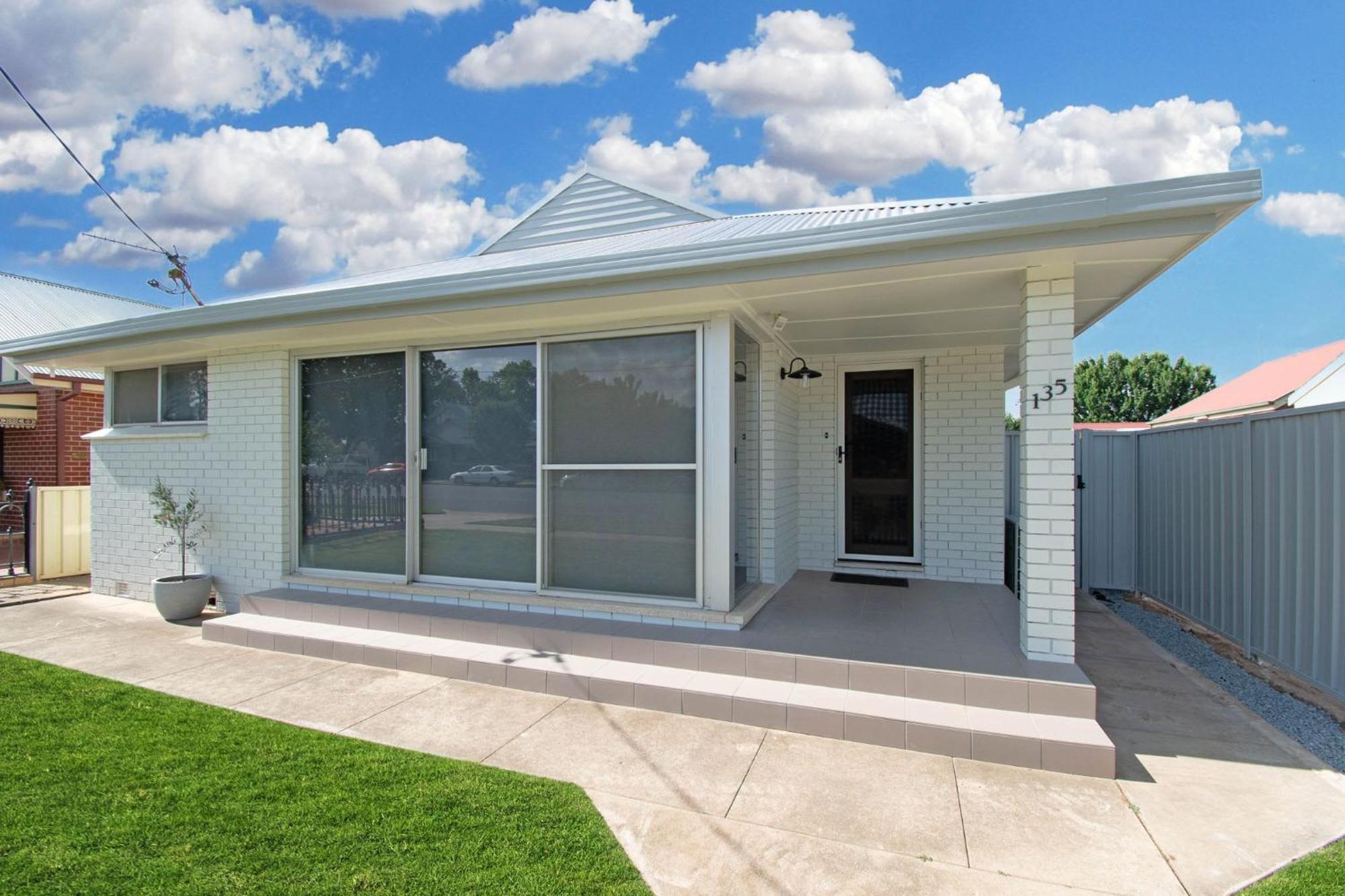 Villa Morgan Abode - Walk To Cbd, Modern Escape Wagga Wagga Exterior foto